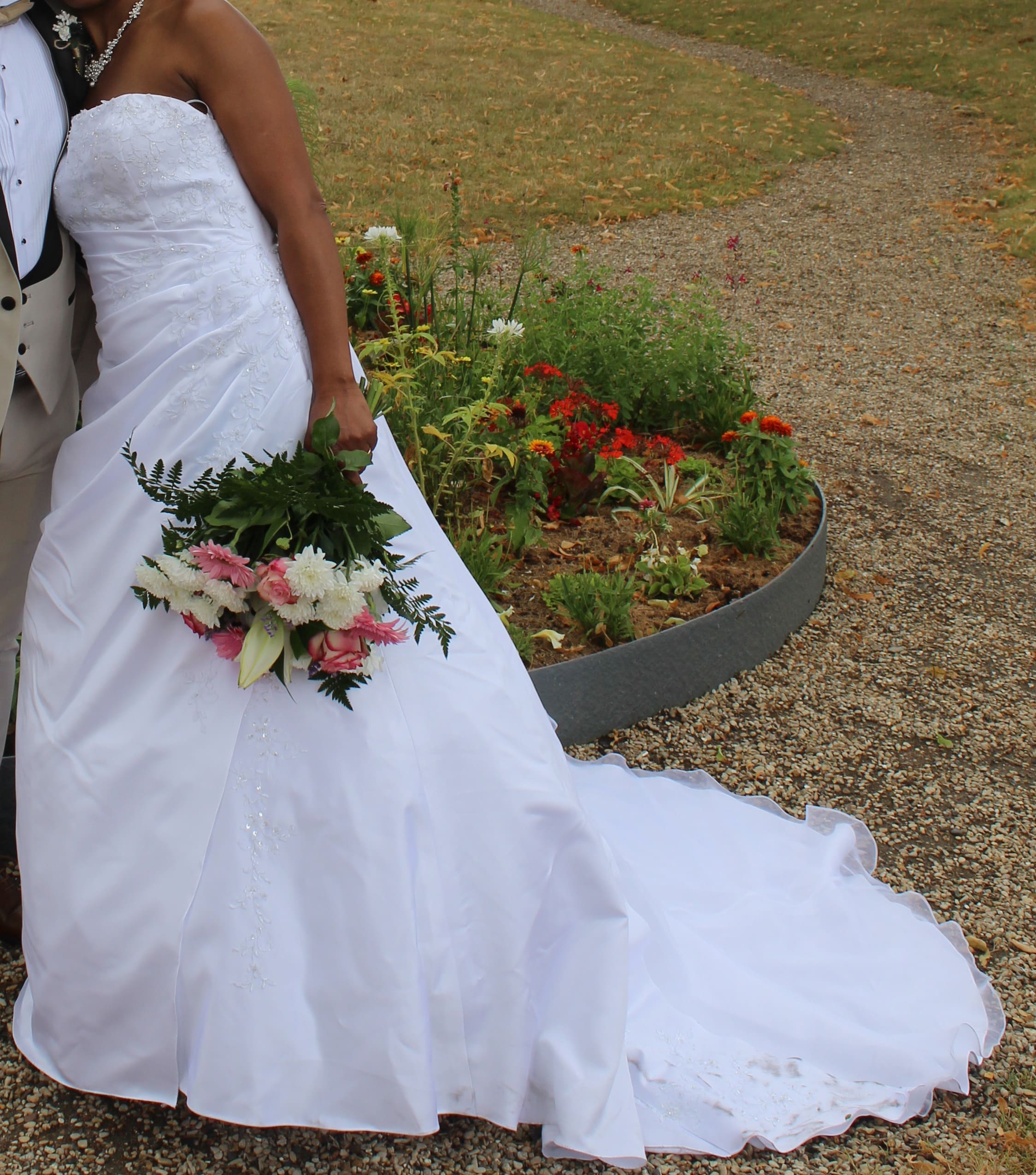 Robe de mariée Bella Créations d'occasion pas chère taille 38,36 - Joyne