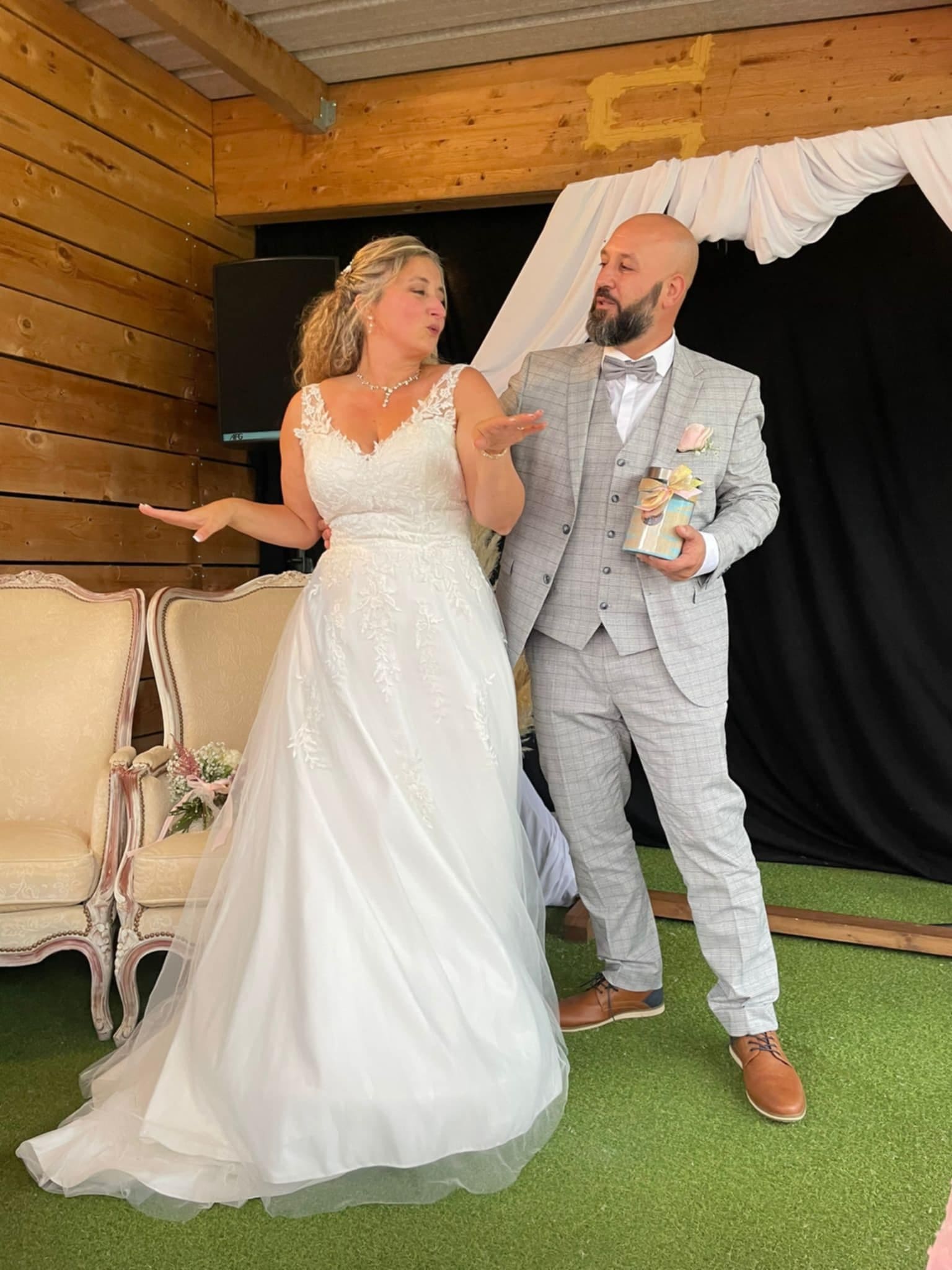 Robe de mariée Lovely paris d'occasion pas chère taille 40,42 - Joyne